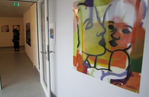 Ausstellungen 73 maTabu – Mutter küsst Kind